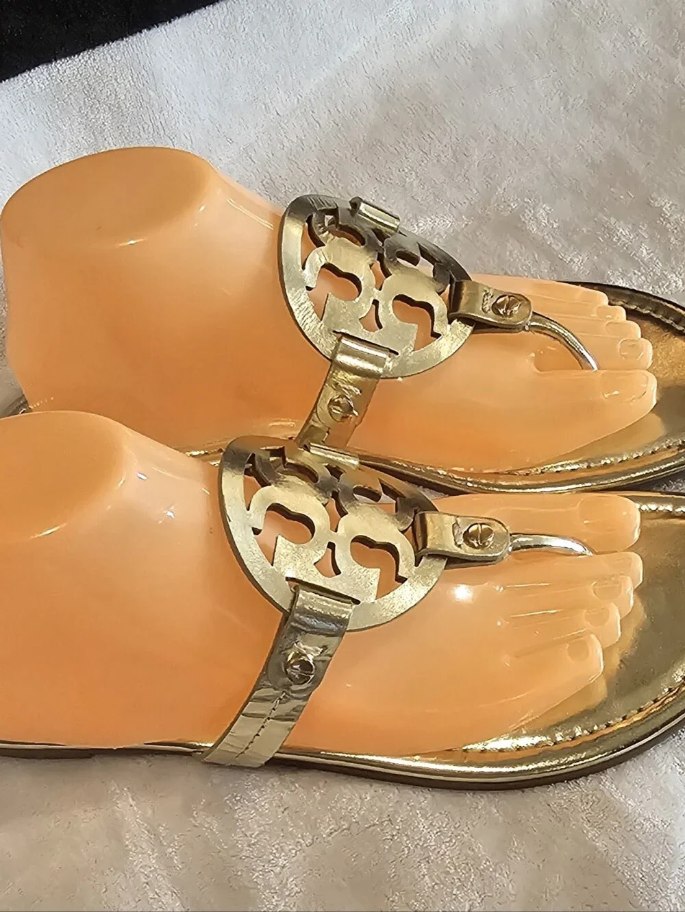 Tory Burch Gold Logo Thong Sandals with Metallic Footbed-Size  9.5 NEW